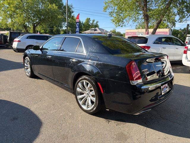 Used 2019 Chrysler 300 Limited RWD image 3