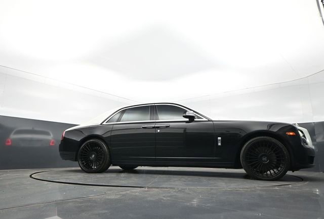 Used 2019 Rolls-Royce Ghost RWD image 28