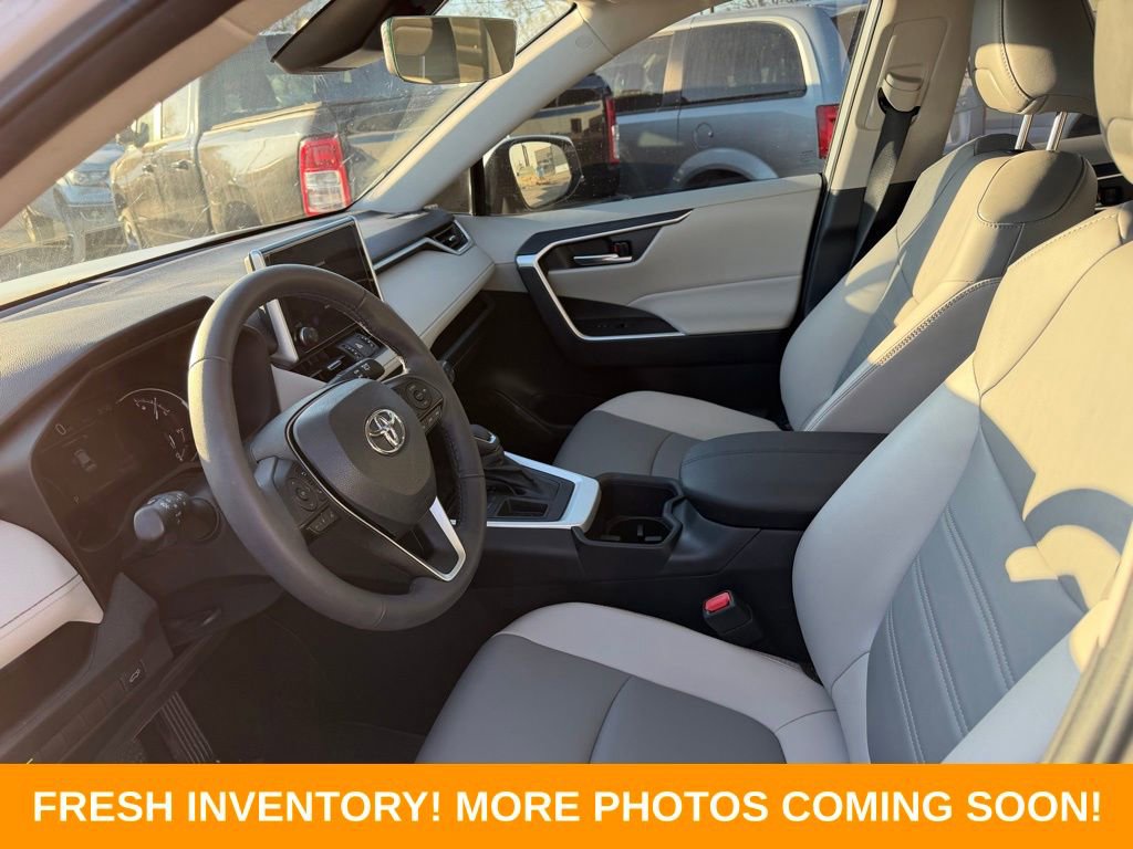Used 2023 Toyota RAV4 XLE Premium image 8