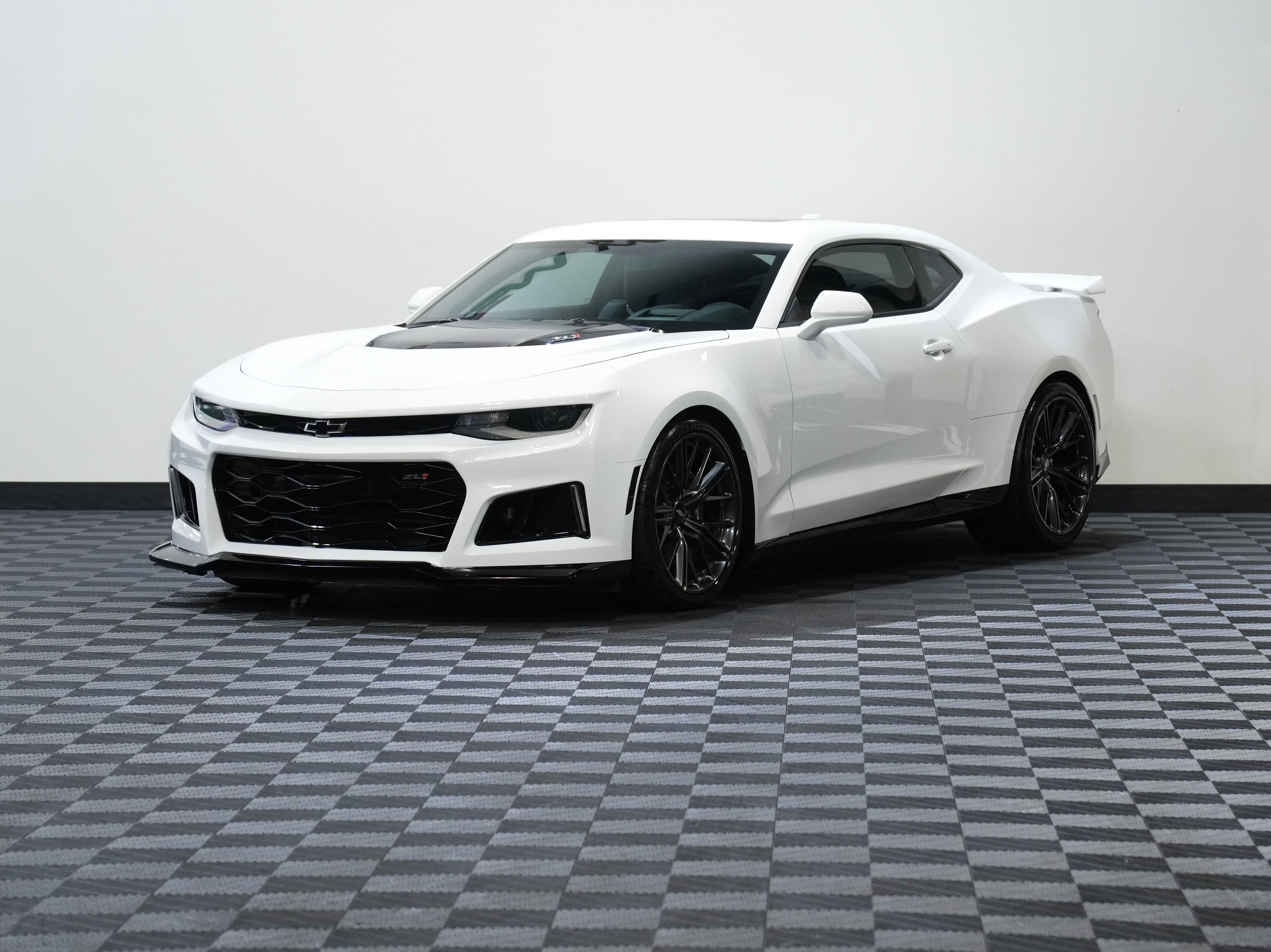 Used 2018 Chevrolet Camaro ZL1 RWD image 3