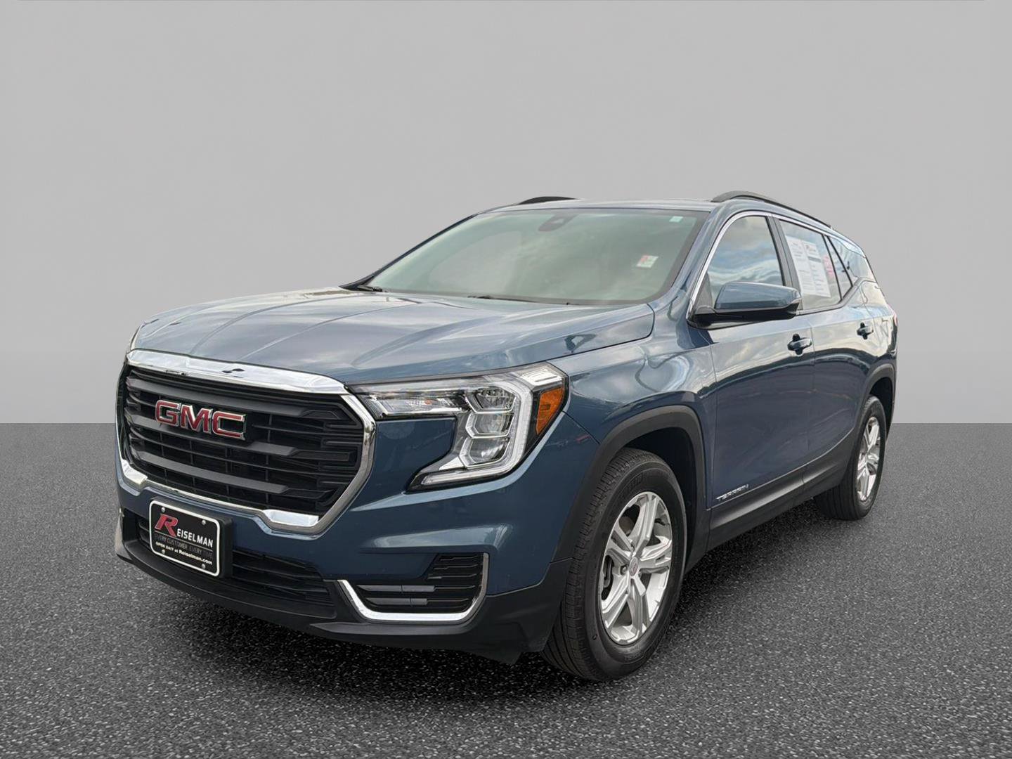 Certified 2024 GMC Terrain SLE w/ Driver Convenience Package FWD image 1