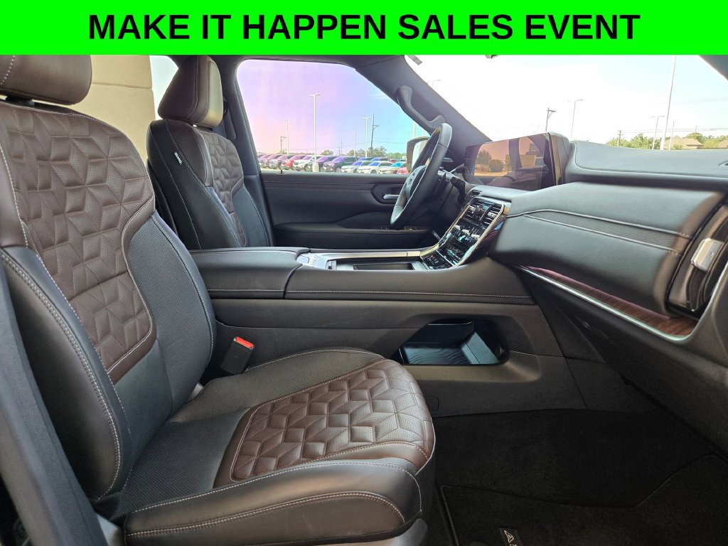 Used 2025 Nissan Armada Platinum Reserve AWD/4WD image 30
