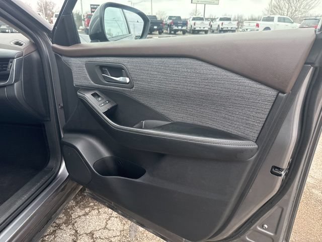Used 2023 Nissan Rogue SV image 8