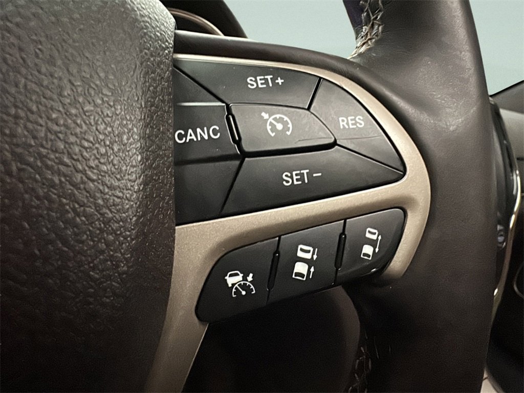 Used 2015 Jeep Grand Cherokee Summit image 18