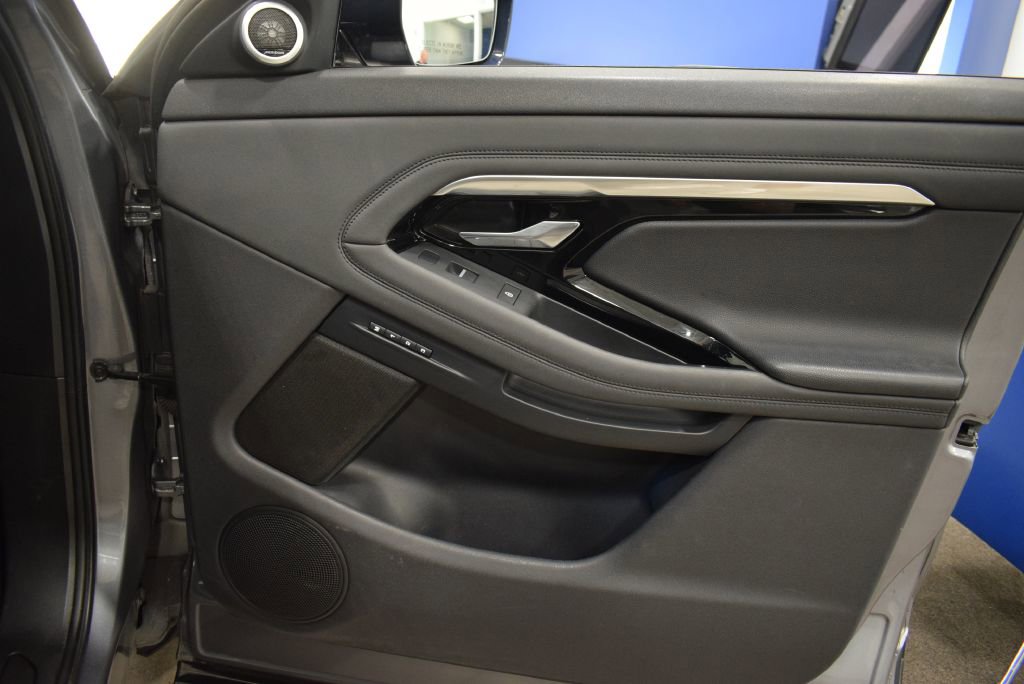 Used 2020 Land Rover Range Rover Evoque SE image 17
