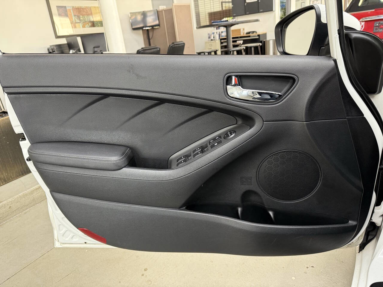 Used 2017 Kia Forte S image 9