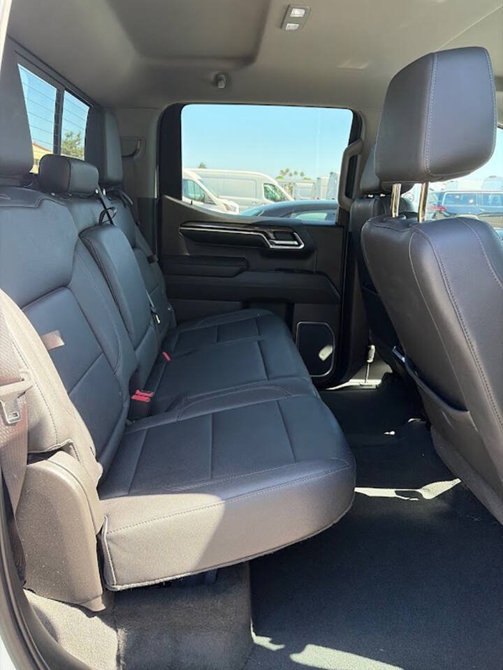 Used 2023 Chevrolet Silverado 1500 LTZ w/ LTZ Convenience Package II AWD/4WD image 18