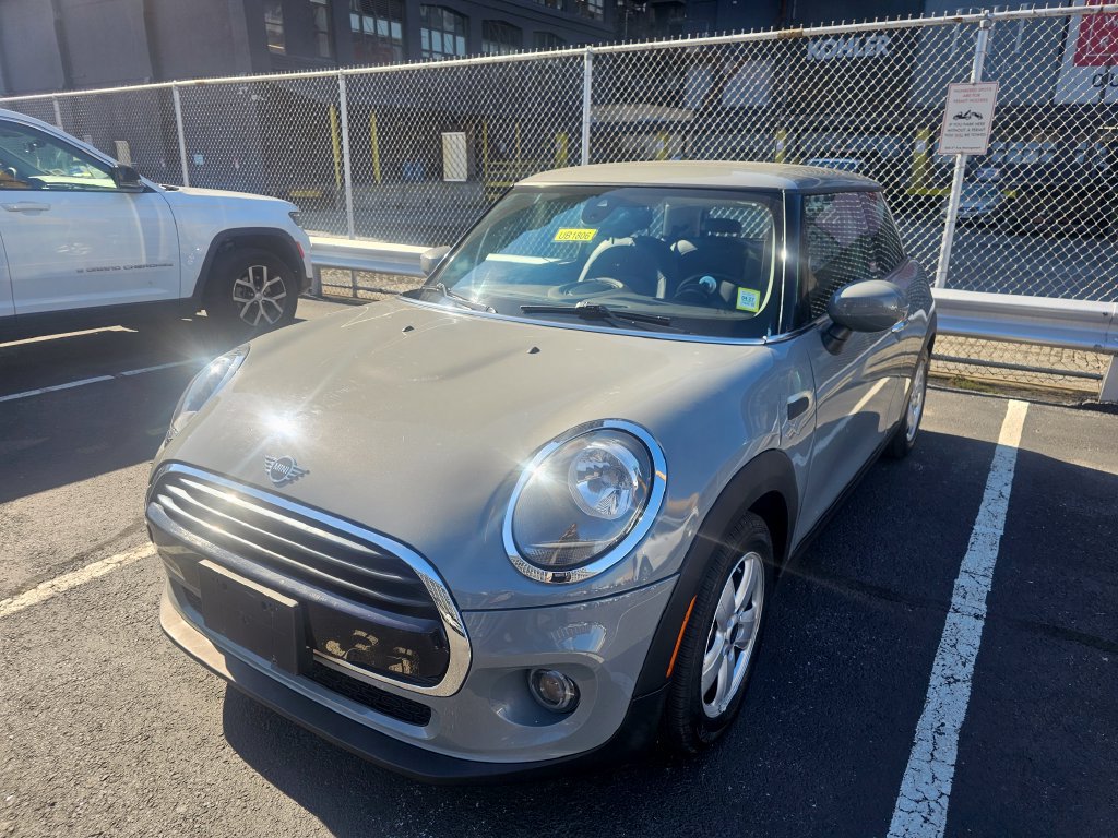 Used 2021 MINI Cooper 2-Door Hardtop FWD image 1