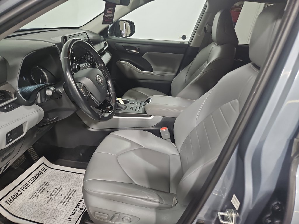 Used 2020 Toyota Highlander XLE AWD/4WD image 10