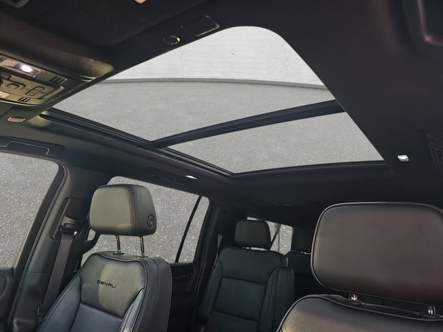 Used 2021 GMC Yukon XL Denali w/ Denali Premium Package image 31