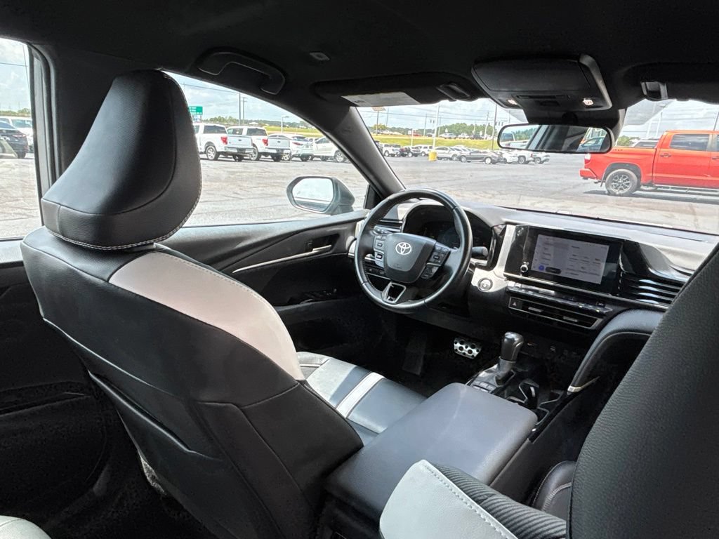 Used 2025 Toyota Camry SE FWD image 29