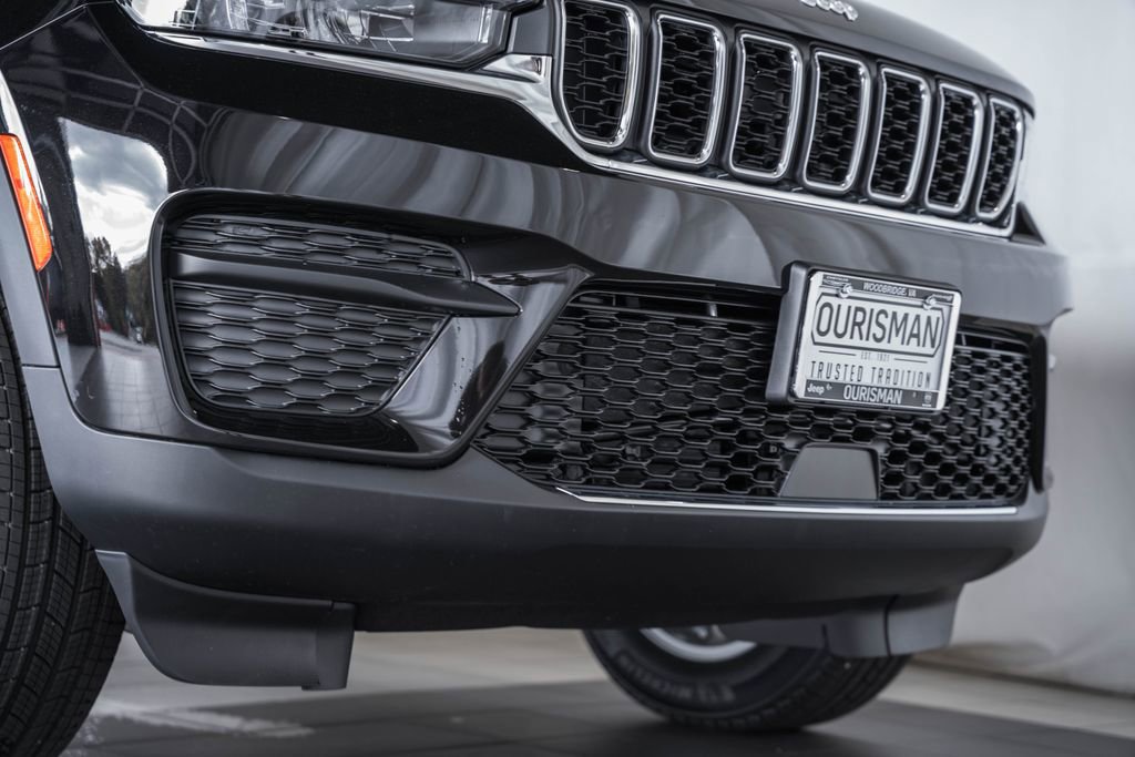 New 2025 Jeep Grand Cherokee Laredo X image 13