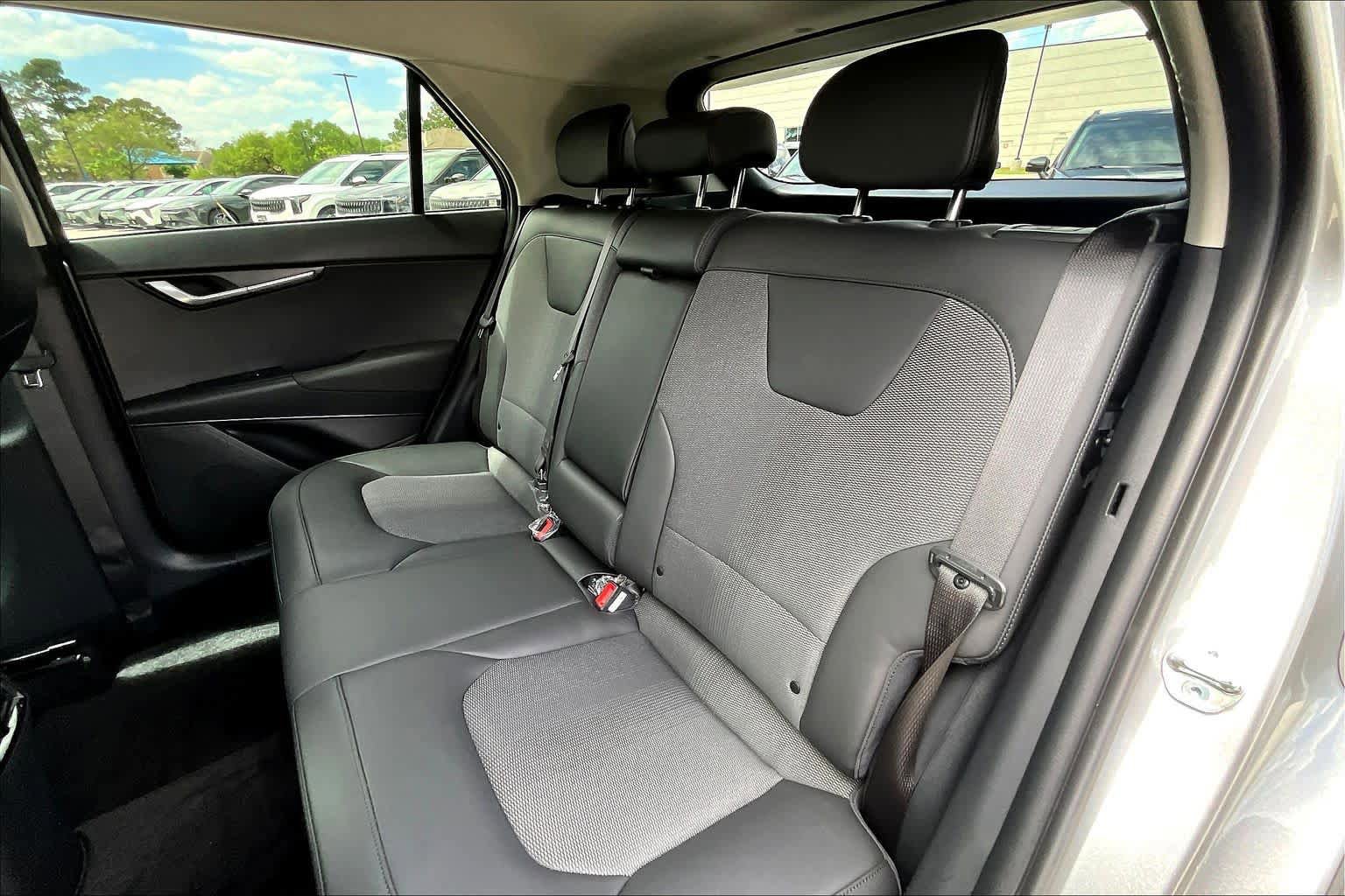Used 2025 Kia Niro EX image 19