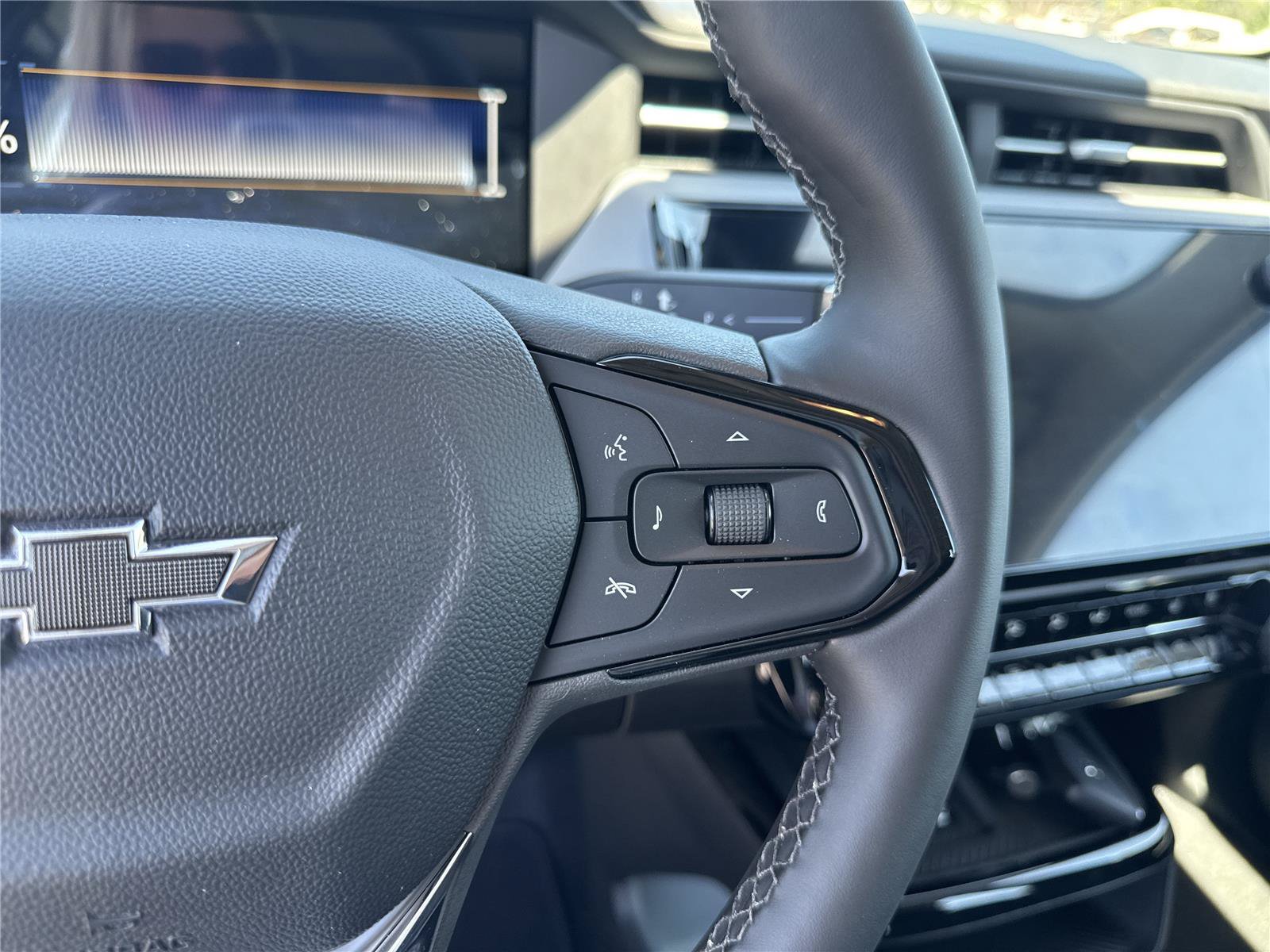 New 2027 Chevrolet Bolt RS w/ Technology Package FWD image 22