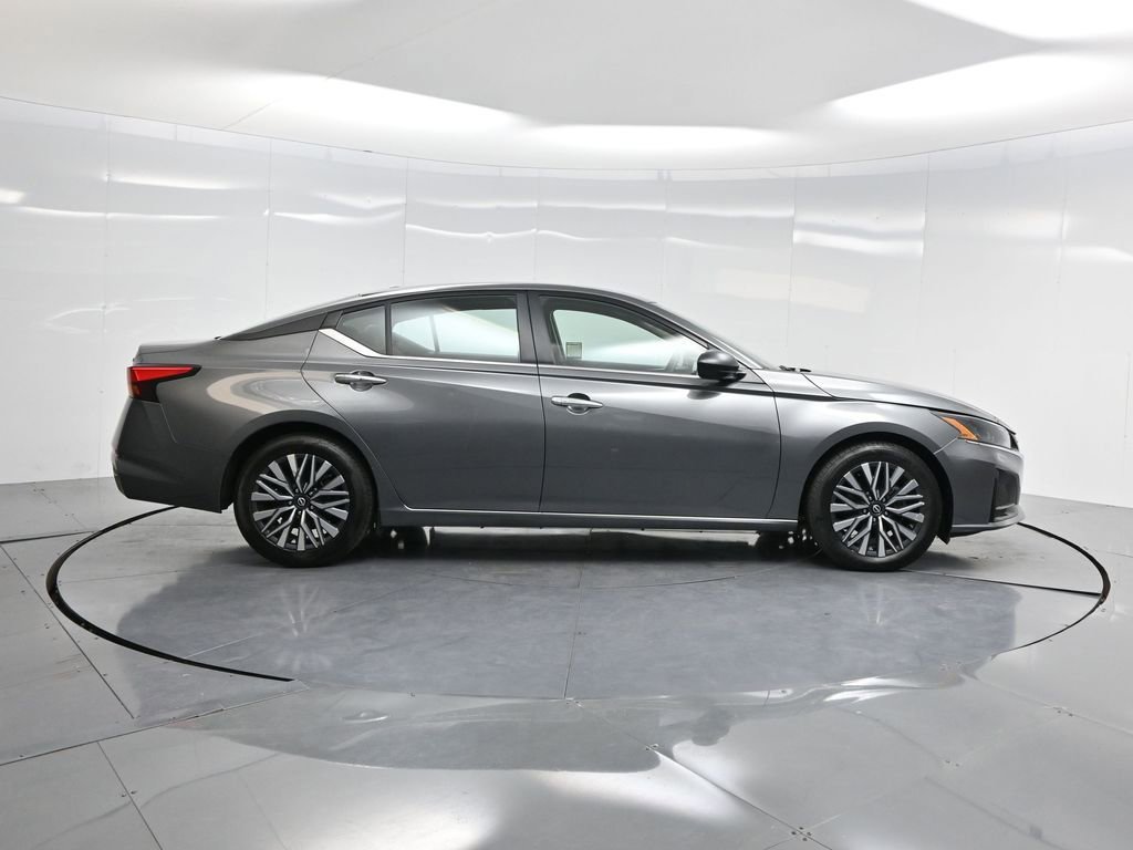 Used 2024 Nissan Altima 2.5 SV image 38