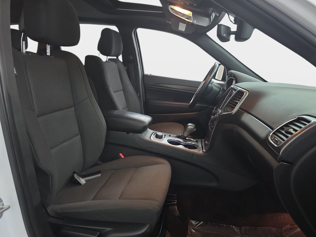 Used 2018 Jeep Grand Cherokee Laredo AWD/4WD image 10
