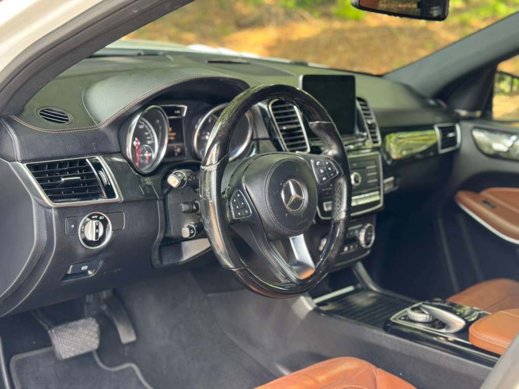 Used 2018 Mercedes-Benz GLS 550 4MATIC image 17
