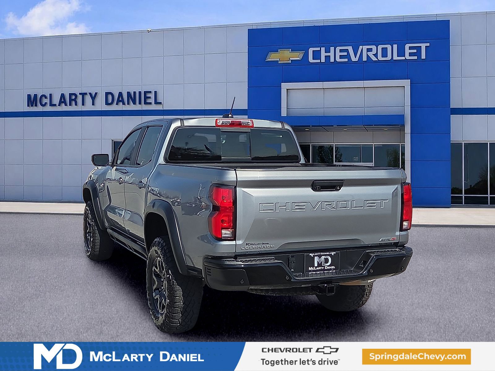 Used 2025 Chevrolet Colorado ZR2 w/ Technology Package AWD/4WD image 4