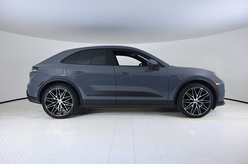 Certified 2025 Porsche Macan Electric image 7