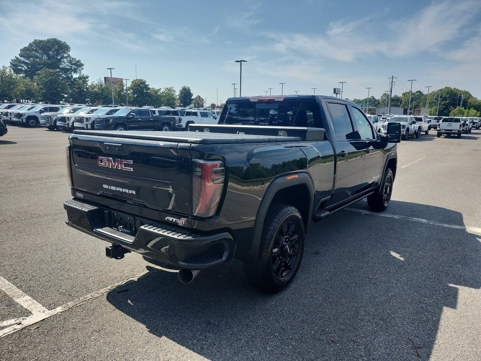 Used 2025 GMC Sierra 2500 AT4 w/ AT4 Premium Plus Package AWD/4WD image 3