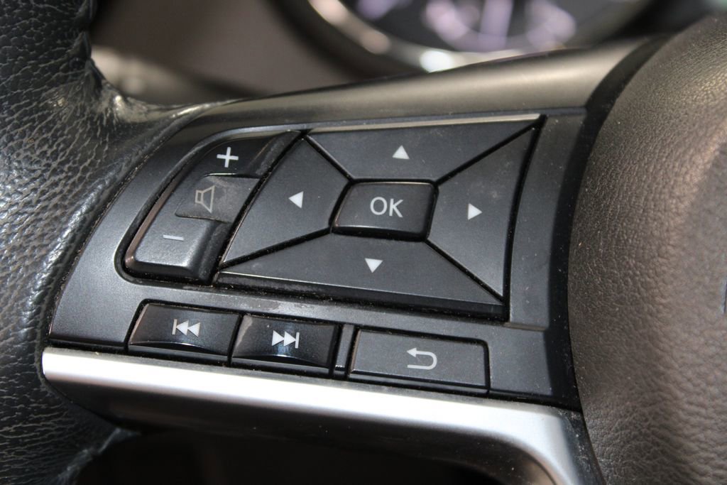 Used 2017 Nissan Rogue SV image 22