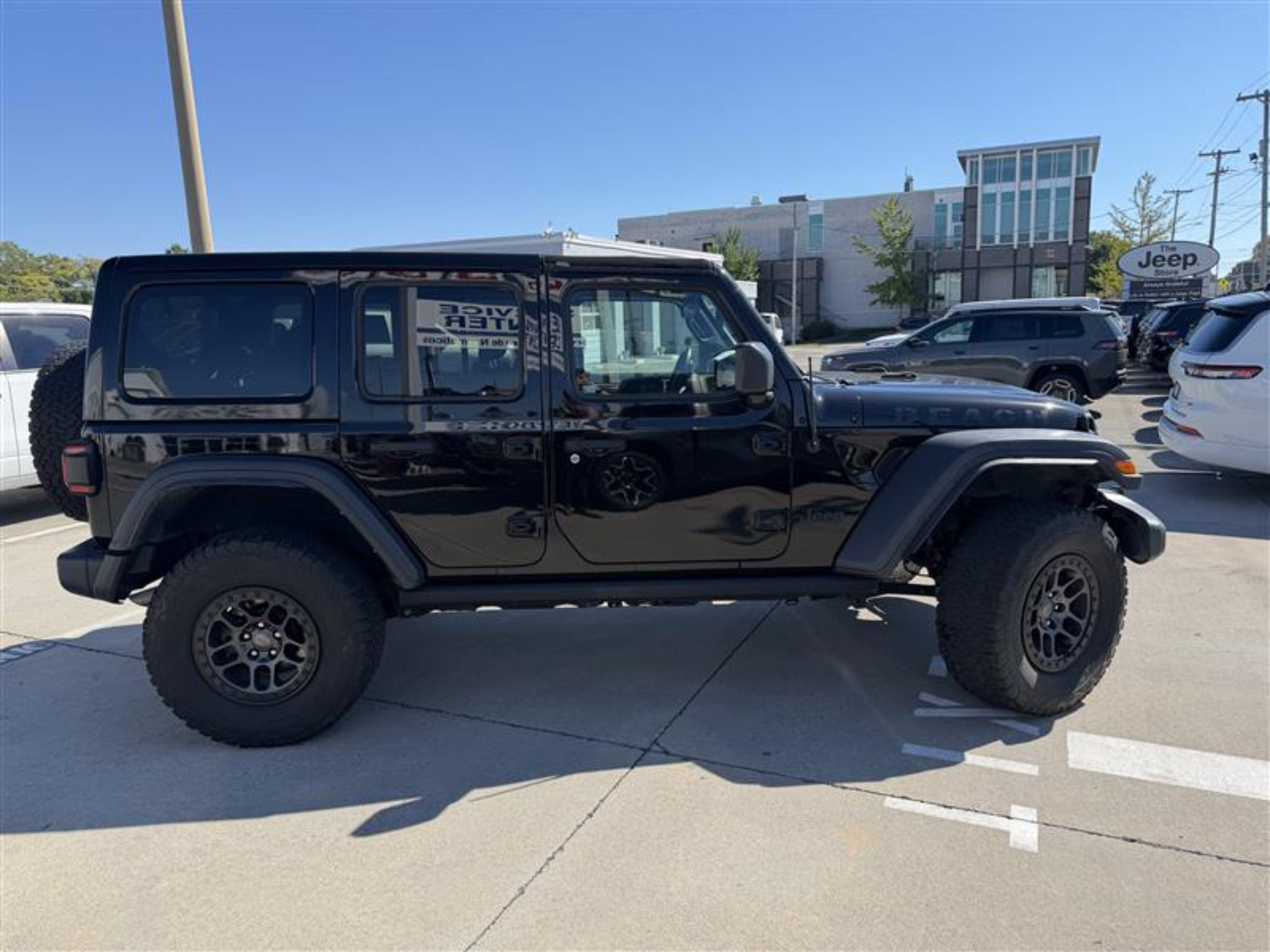 Used 2022 Jeep Wrangler Unlimited Sport w/ Xtreme Recon 35" Tire Package AWD/4WD image 7