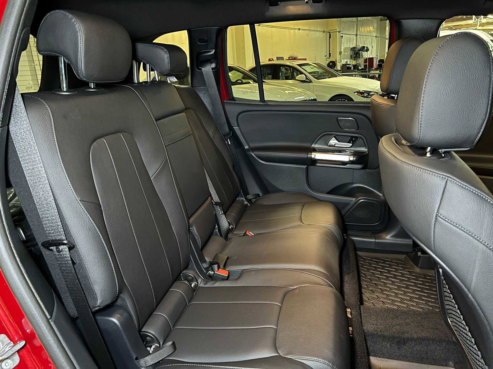 New 2025 Mercedes-Benz GLB 250 4MATIC image 12