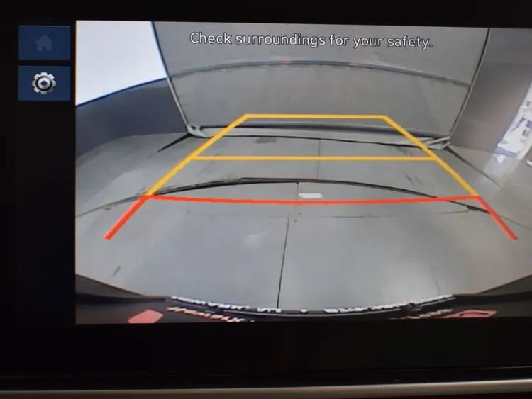 Used 2025 Hyundai Venue SEL image 33