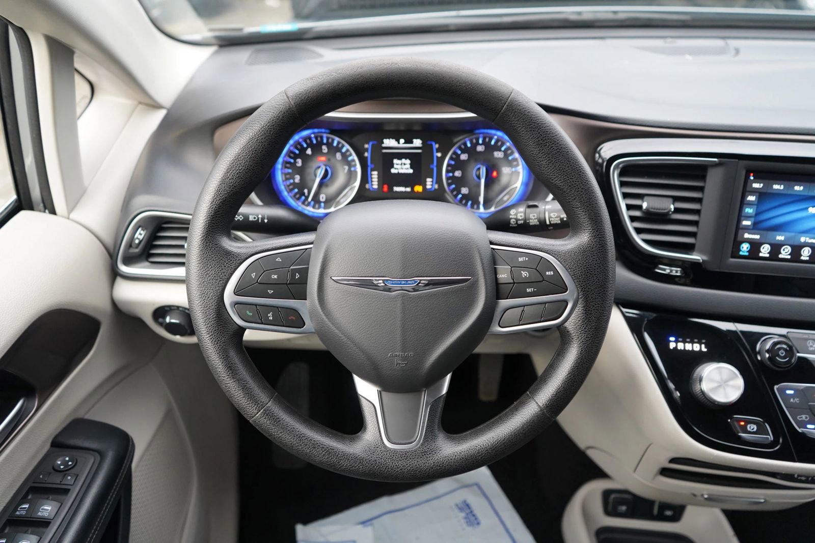 Used 2021 Chrysler Voyager Lxi image 16