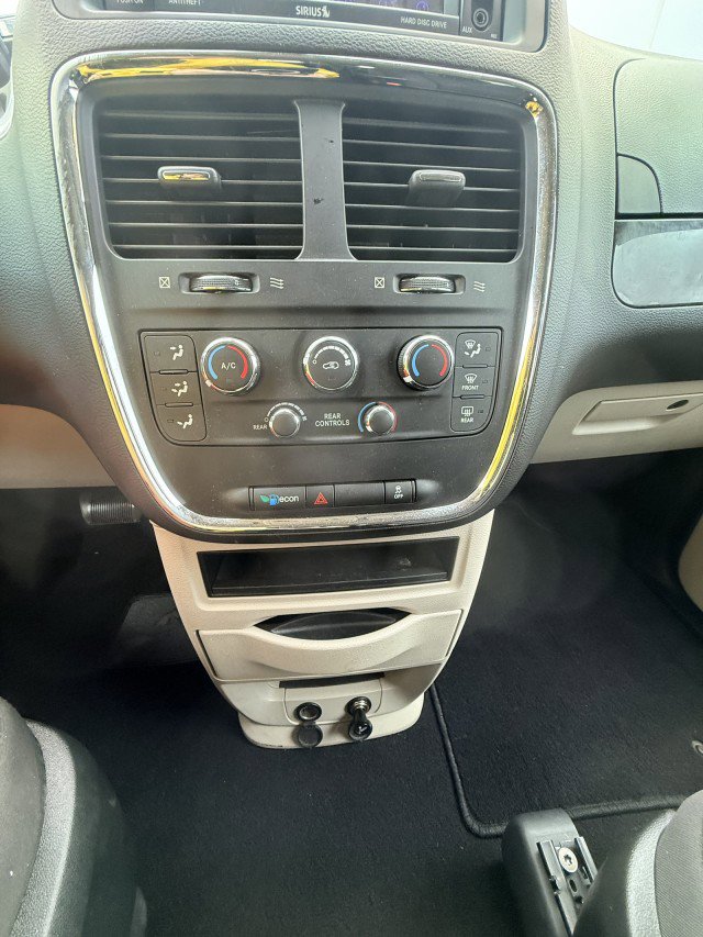 Used 2019 Dodge Grand Caravan SE w/ UConnect Hands-Free Group image 21