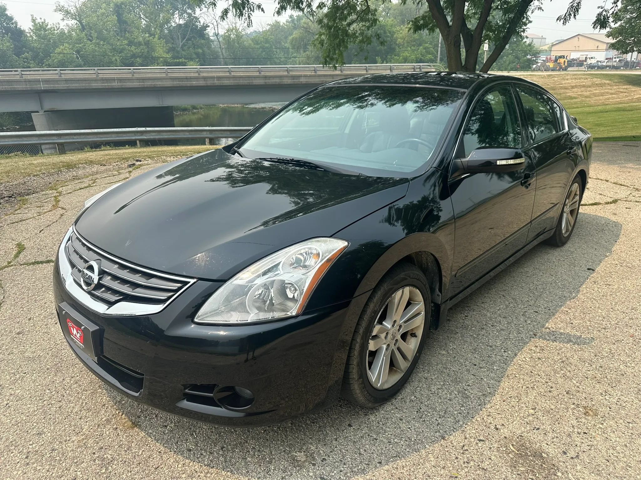 Used 2012 Nissan Altima 3.5 SR w/ Sport Pkg FWD image 2