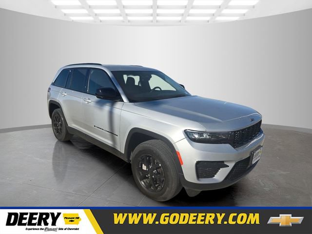 Used 2025 Jeep Grand Cherokee Altitude