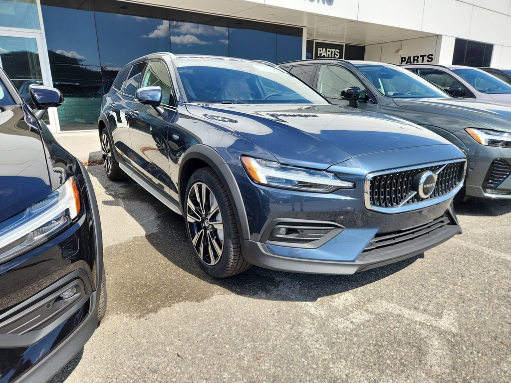 New 2026 Volvo V60 B5 Cross Country Ultra w/ Protection Package Premier