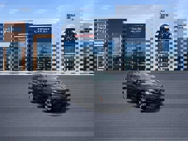 Used 2023 Chrysler Voyager LX image 8