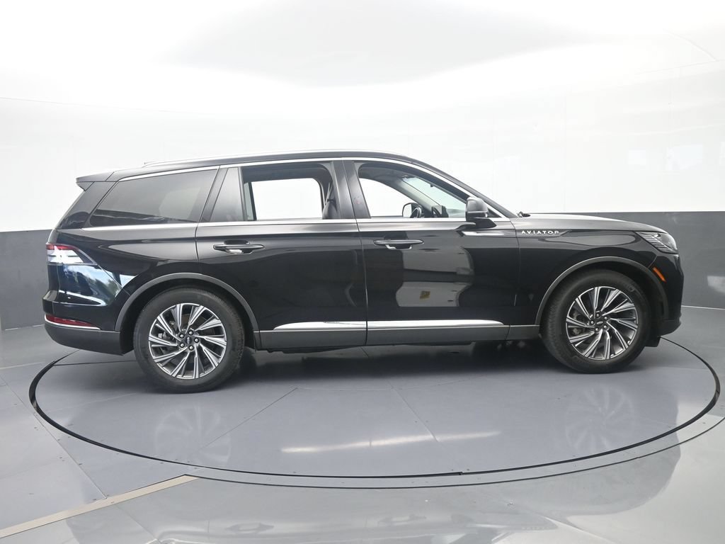 Used 2025 Lincoln Aviator 2WD image 7