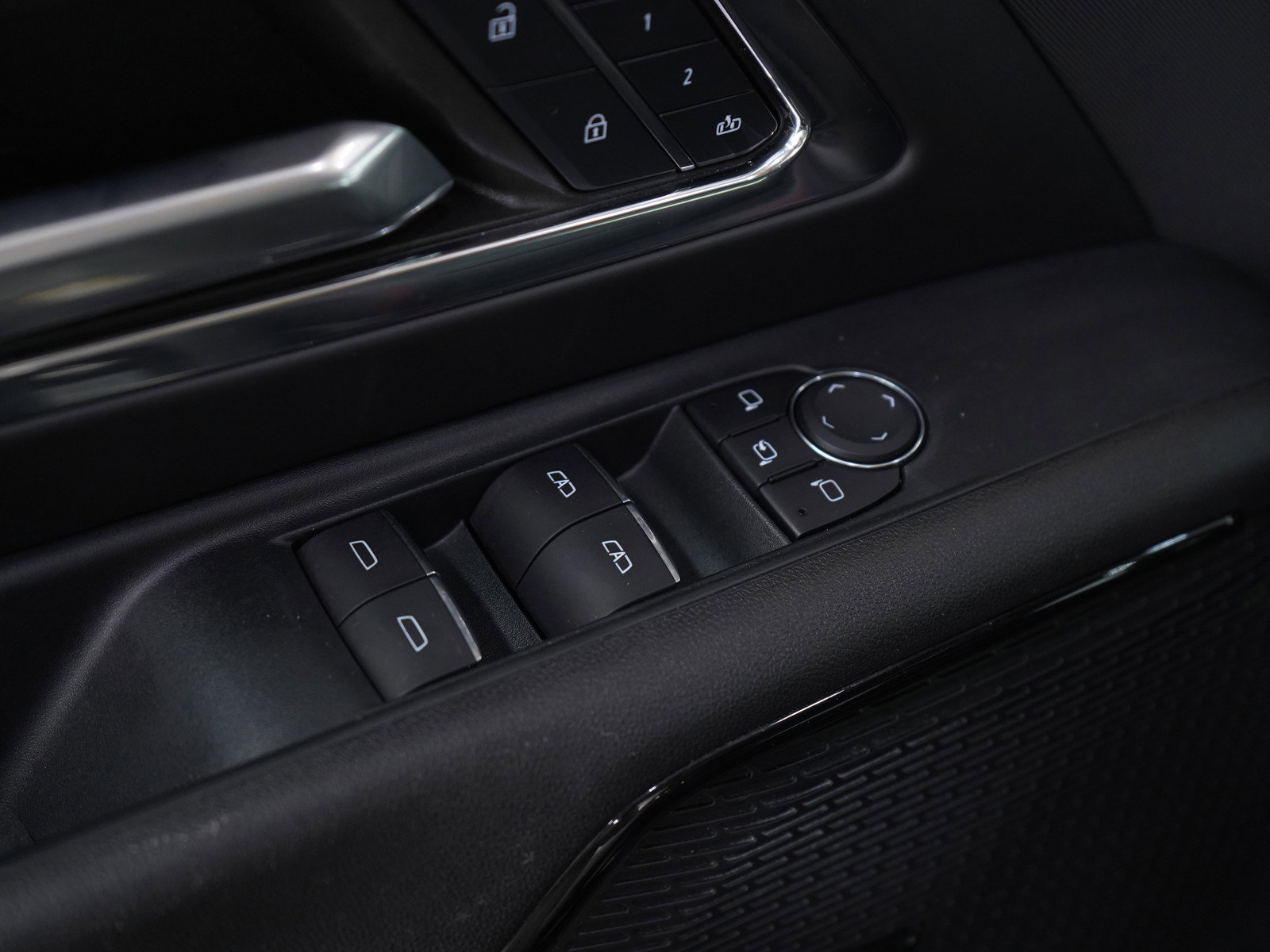 Used 2024 Chevrolet Silverado EV RST image 17