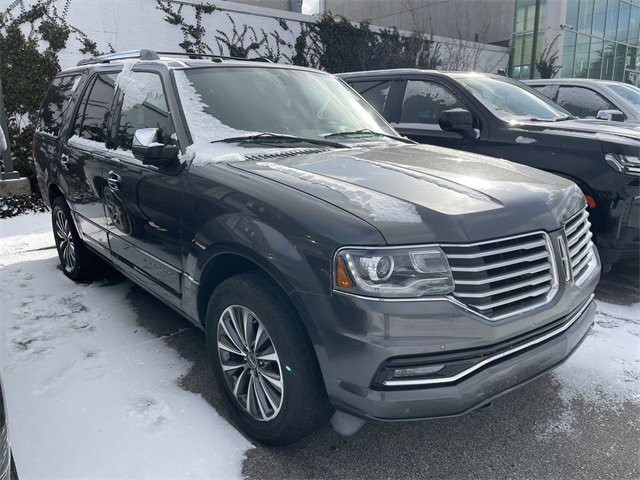 Used 2017 Lincoln Navigator Select image 13