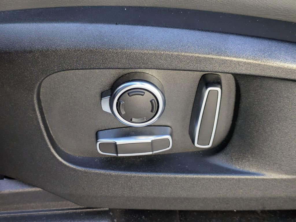 Used 2023 Land Rover Defender 130 First Edition image 21