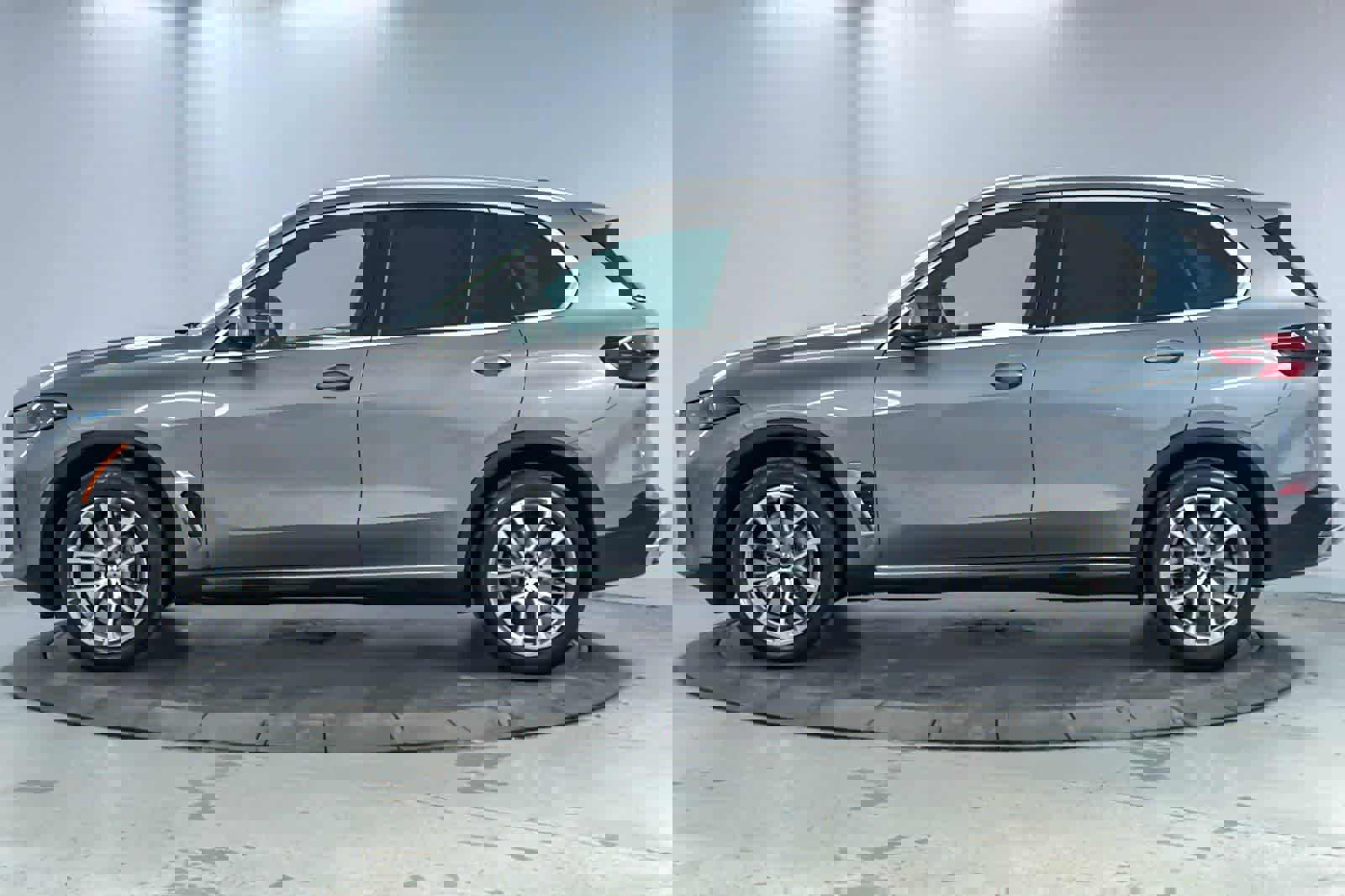 Used 2024 BMW X5 xDrive40i w/ Premium Package image 5