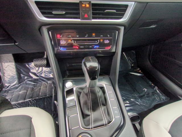 Certified 2025 Volkswagen Taos SE image 19