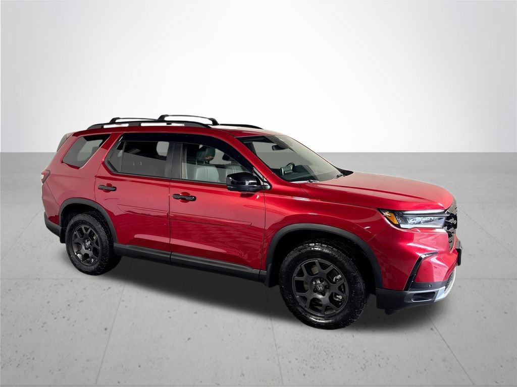 Certified 2025 Honda Pilot TrailSport image 5