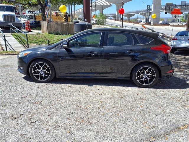 Used 2015 Ford Focus SE w/ SE Sport Package image 4