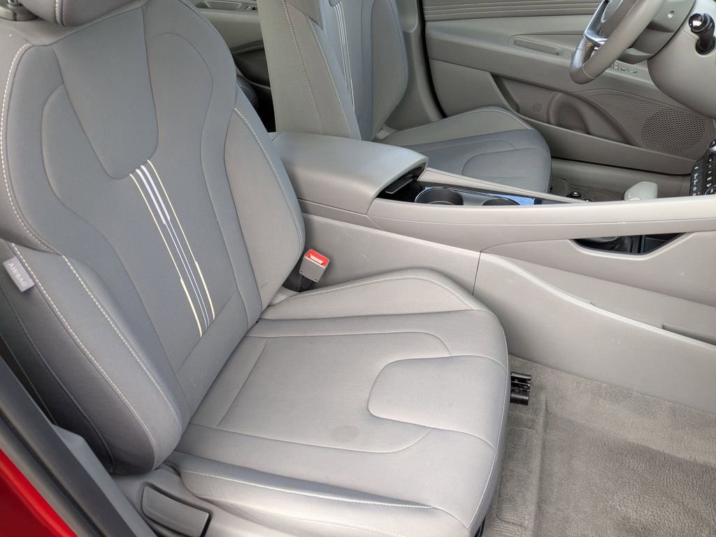 Used 2025 Hyundai Elantra SEL image 33