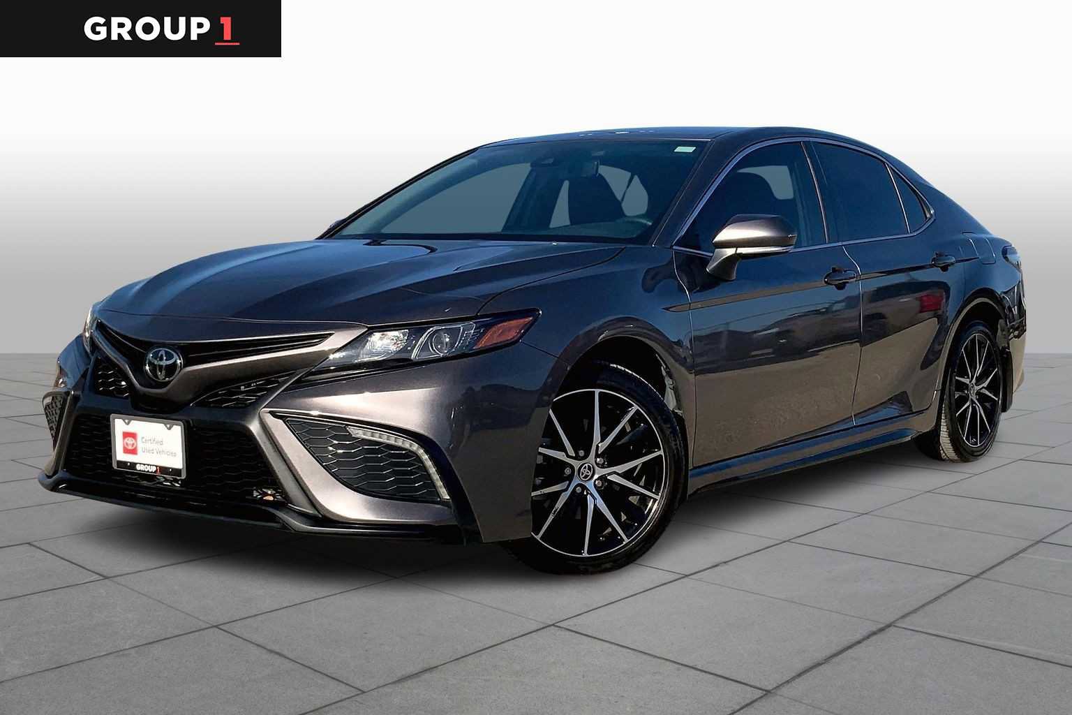 Used 2024 Toyota Camry SE image 1