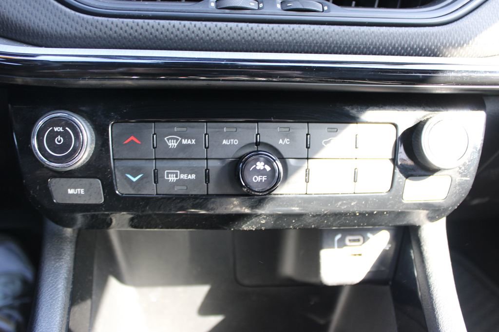 Used 2025 Jeep Compass Trailhawk w/ Trailer Tow Group AWD/4WD image 43