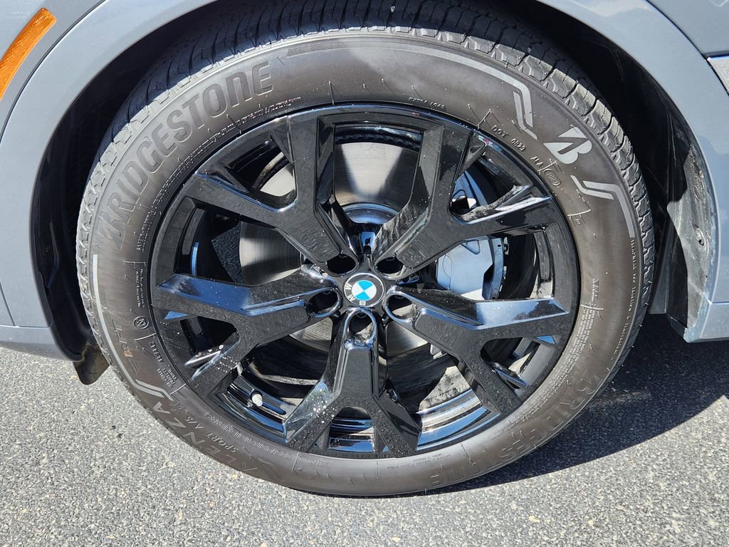 Used 2024 BMW X7 xDrive40i w/ Premium Package image 21