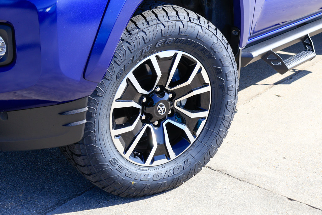 Used 2023 Toyota Tacoma TRD Sport w/ Technology Package RWD image 28