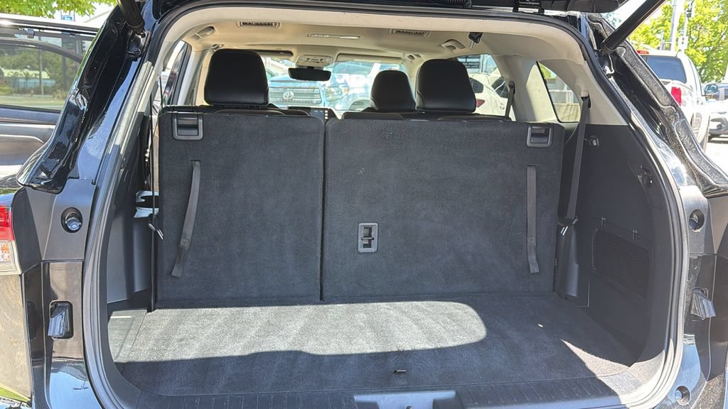Used 2021 Toyota Highlander XLE FWD image 13