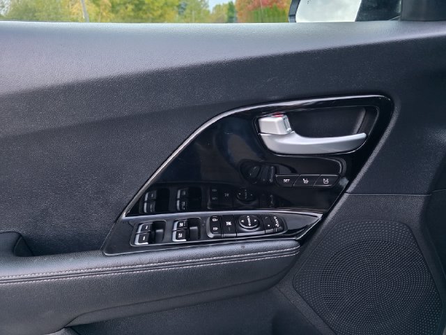 Used 2020 Kia Niro EX Premium FWD image 28