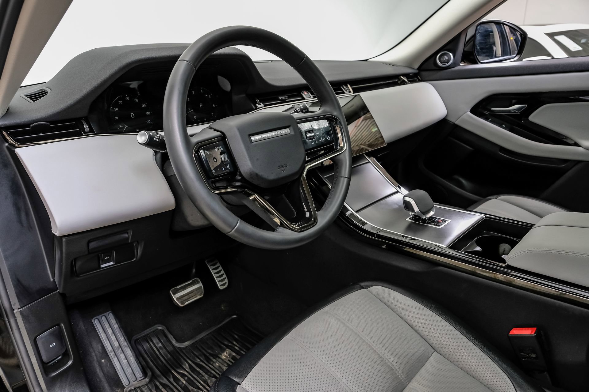 Used 2024 Land Rover Range Rover Evoque Dynamic SE AWD/4WD image 3